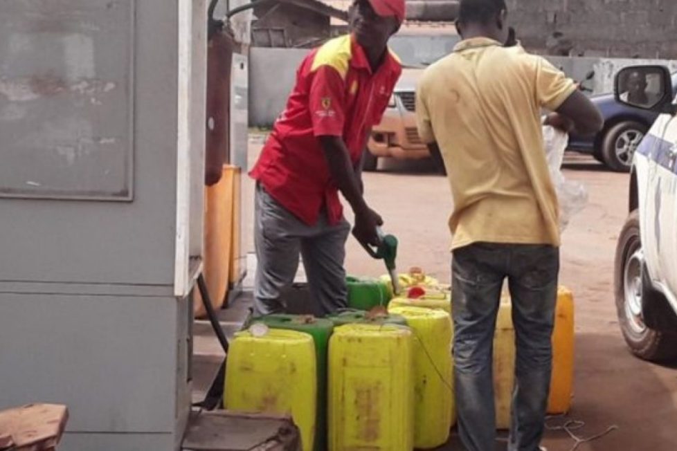 Pour Des Raisons De S Curit Dakar La Vente De Carburant En D Tail